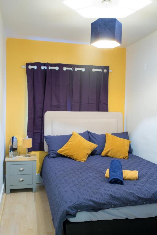 Exclusive Offers L Last-Minute Specials L Parking Free L Double Bed House L Uk L Gaming Room L Komfy 3 Bedroom Cottage With Riverview L Perfect For Short Or Long Stays Reading Exterior photo