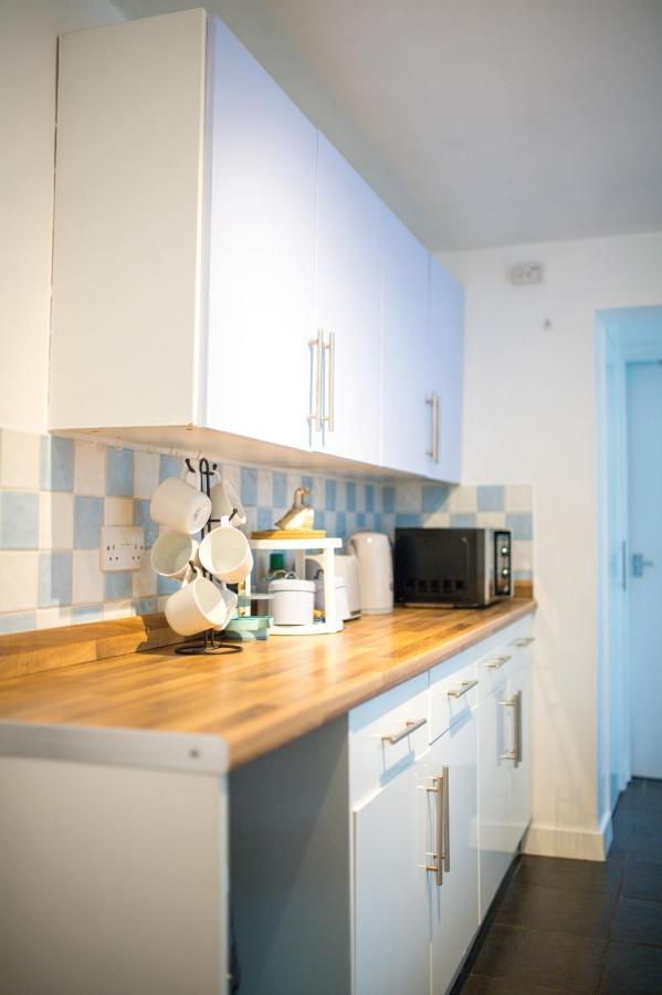 Exclusive Offers L Last-Minute Specials L Parking Free L Double Bed House L Uk L Gaming Room L Komfy 3 Bedroom Cottage With Riverview L Perfect For Short Or Long Stays Reading Exterior photo